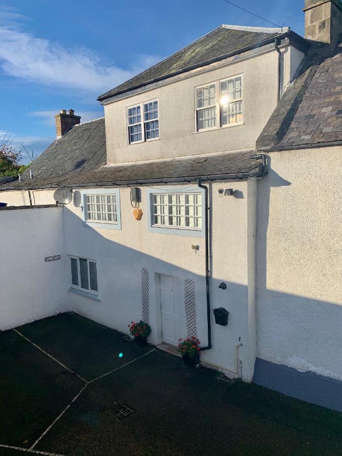 Hill House - Mews Town House, In A Quiet Private Close, In The City Centre Of Inverness. Kültér fotó